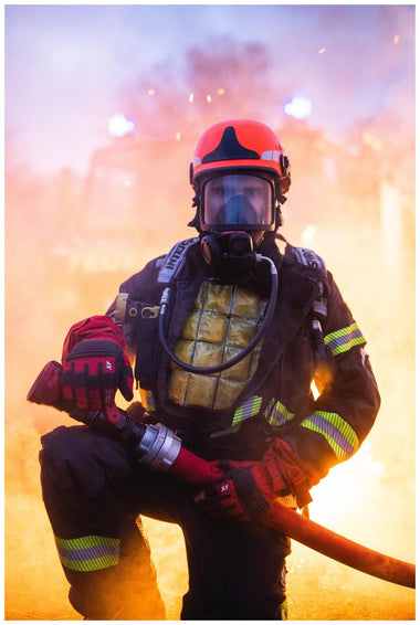 "EINSATZ: Kühle Ausrüstung. Klarer Kopf. Starker Schutz."